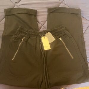 NWT Cotton Bleu Women's black Cropped Pants